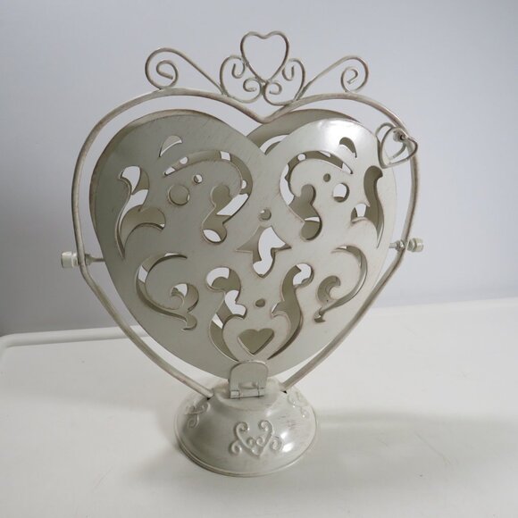 Tiered Tray Metal Heart Centerpiece, Victorian inspired - Picture 3 of 16
